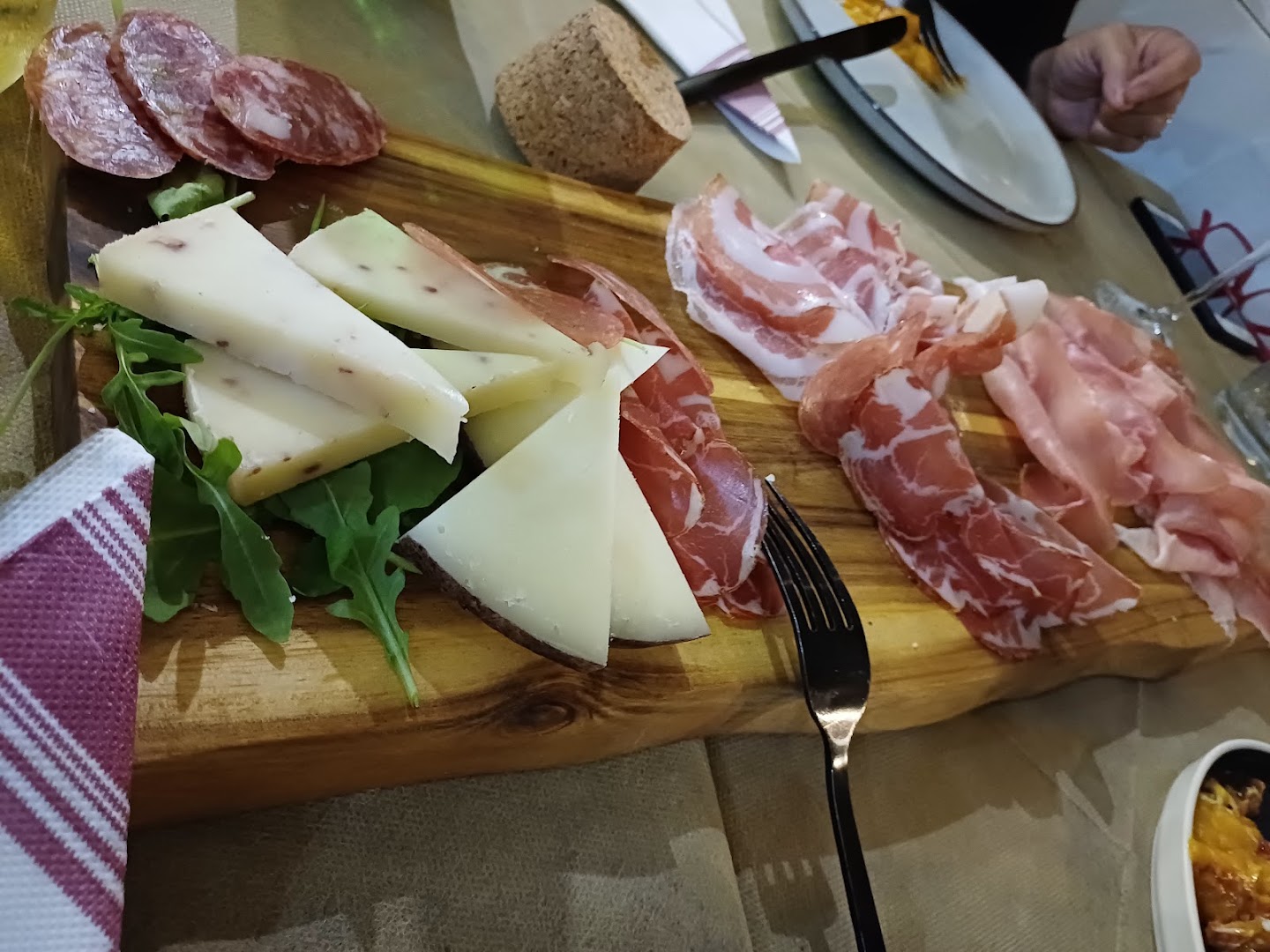 Domino restaurant bar