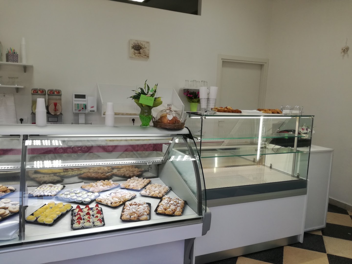 Don Chris Croissant-Patisserie, Noto
