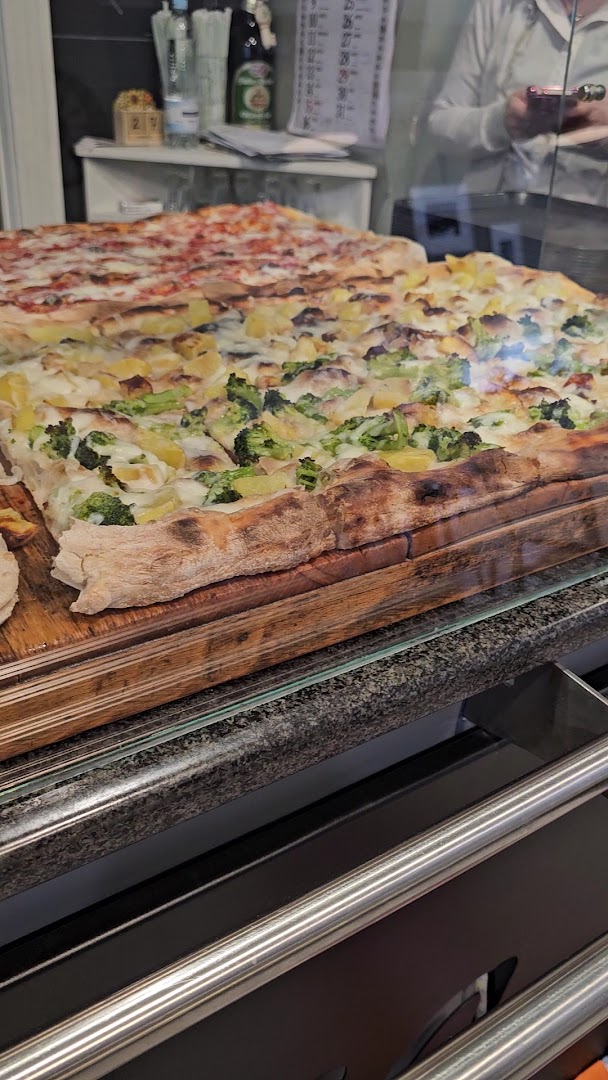 "E' N'ata Cosa Pizzeria Tavola Calda", Isernia