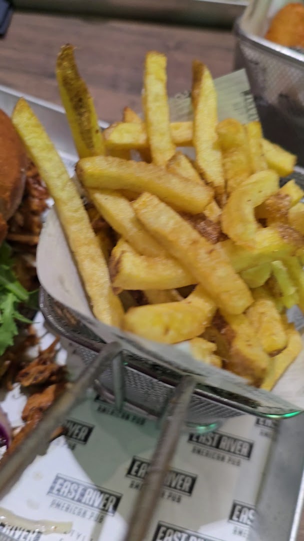 East River | American Pub Merlata