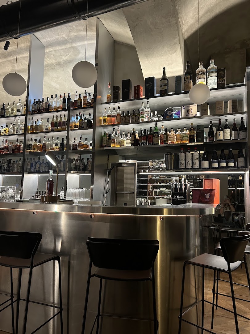 EB Cocktail Bar Bistrot Boutique