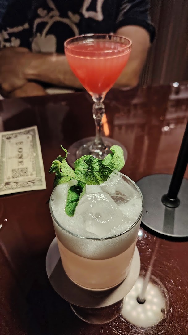 EB Cocktail Bar Bistrot Boutique