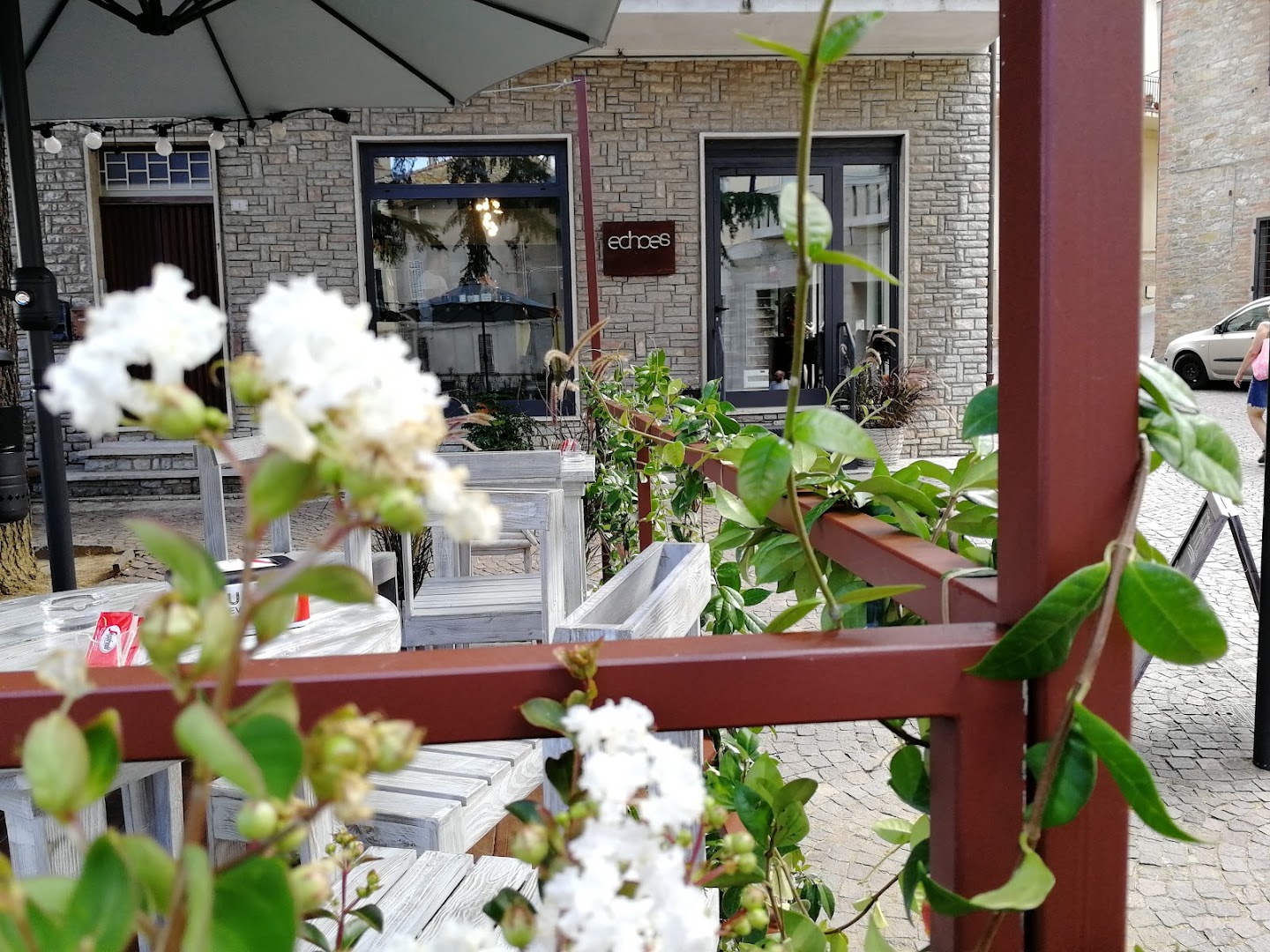 Echoes café