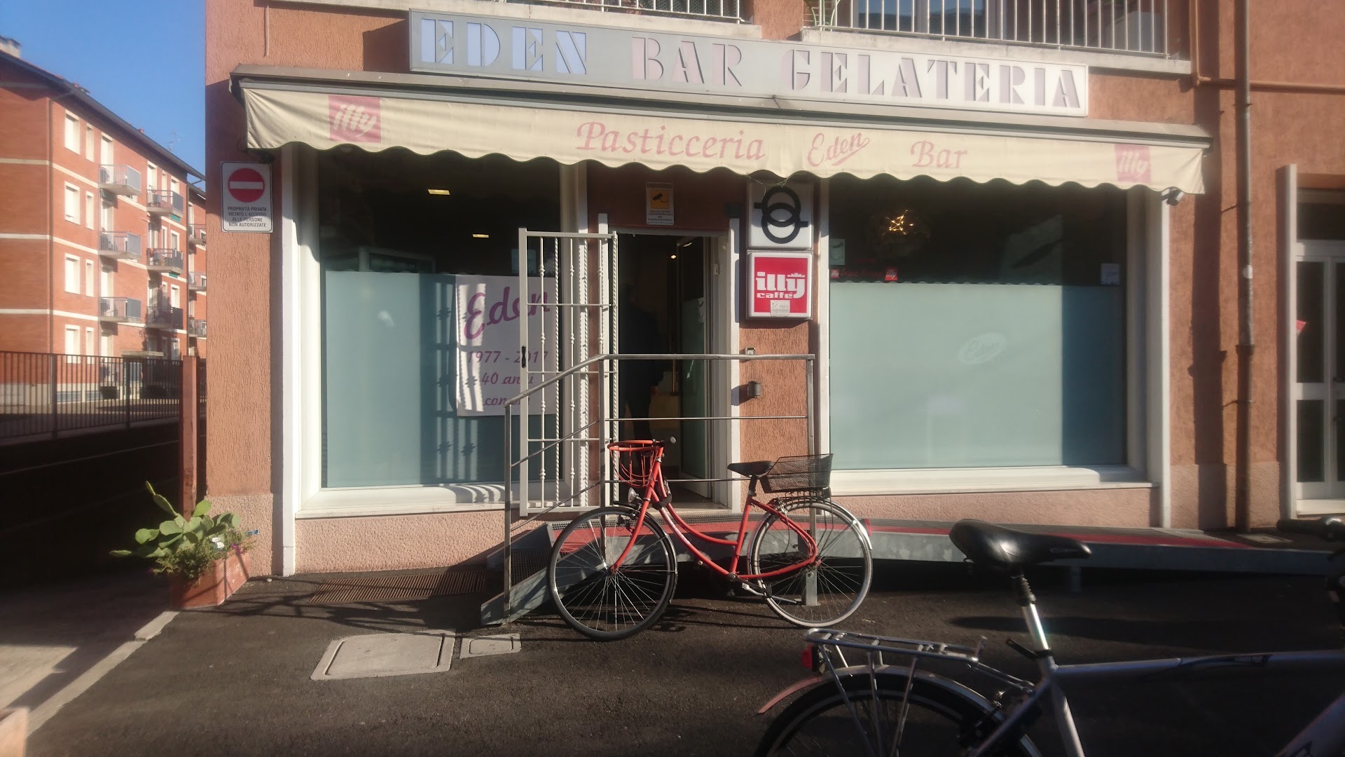 Eden Bar