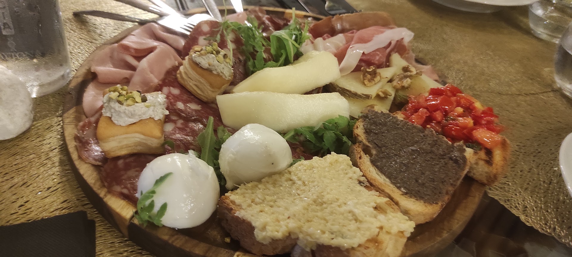 Eden Garden Ristorante Pizzeria Lounge Bar