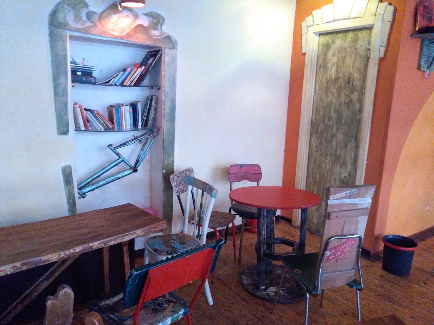 eKoiné Ri-pub, Bari