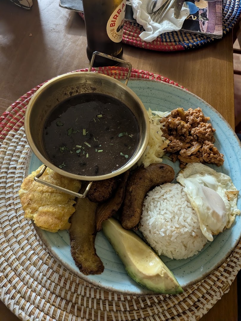 El Antojito Colombiano Latin Food