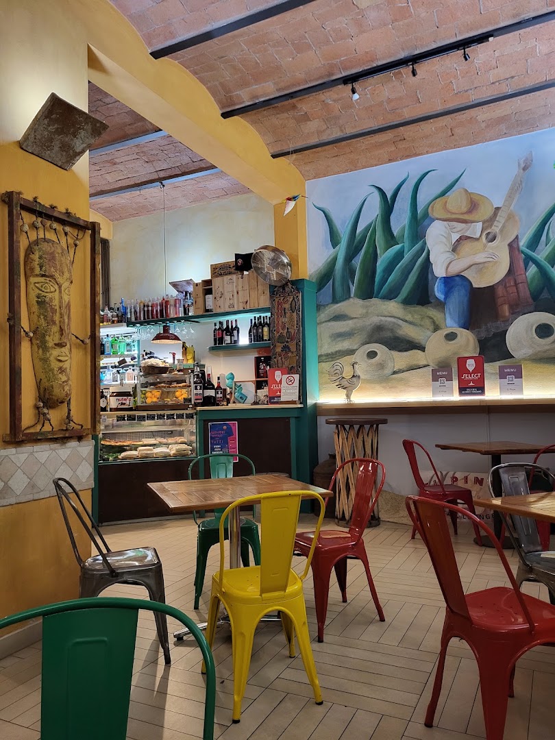 El Pinpa Cocktail Lounge Bar