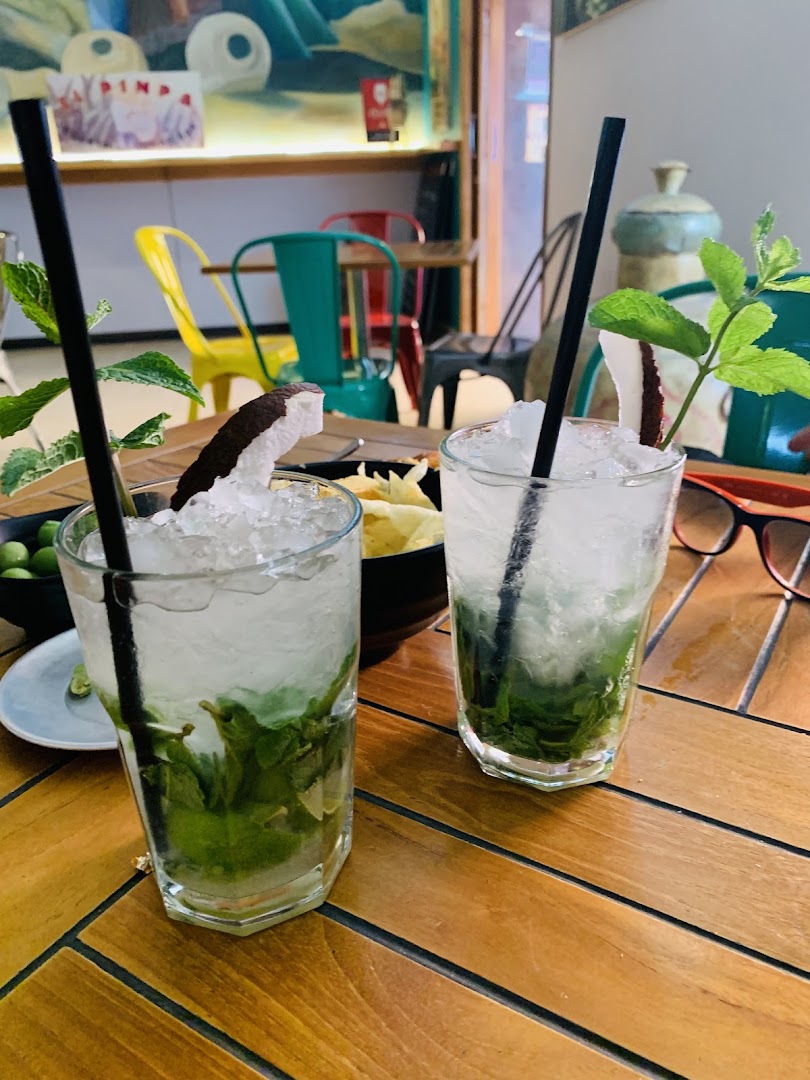 El Pinpa Cocktail Lounge Bar