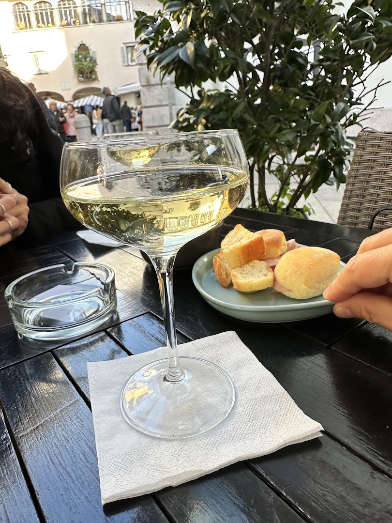 Elena Lounge Bar