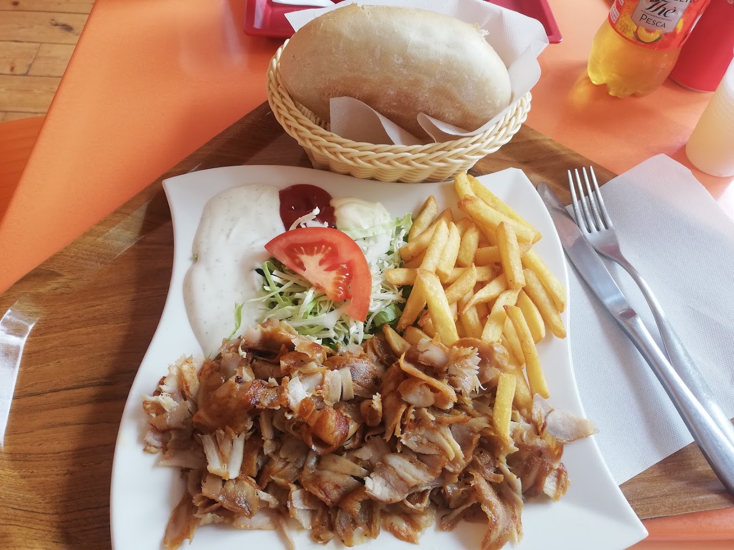 Elia Fast Food