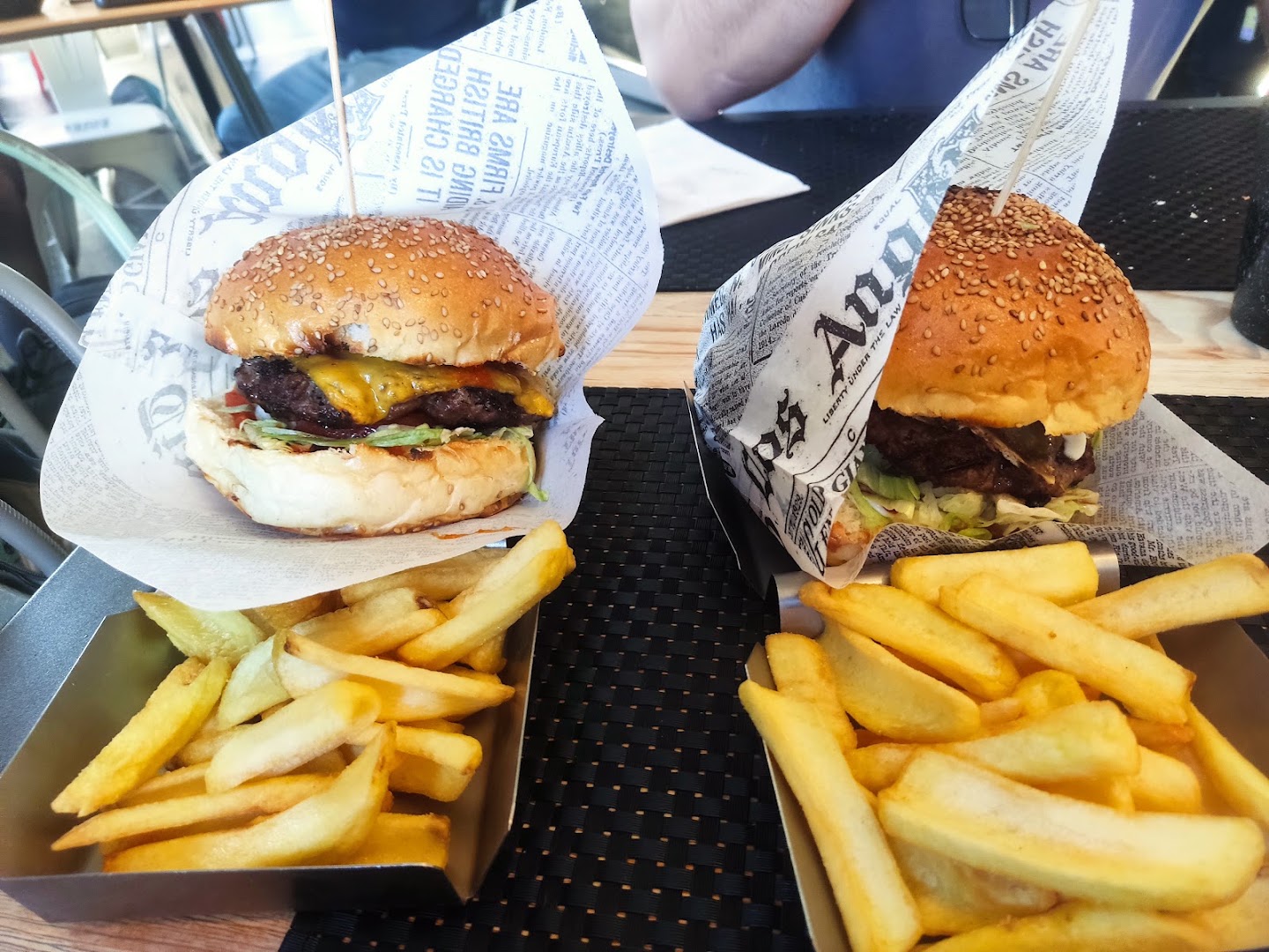 Elio's Burger & grill