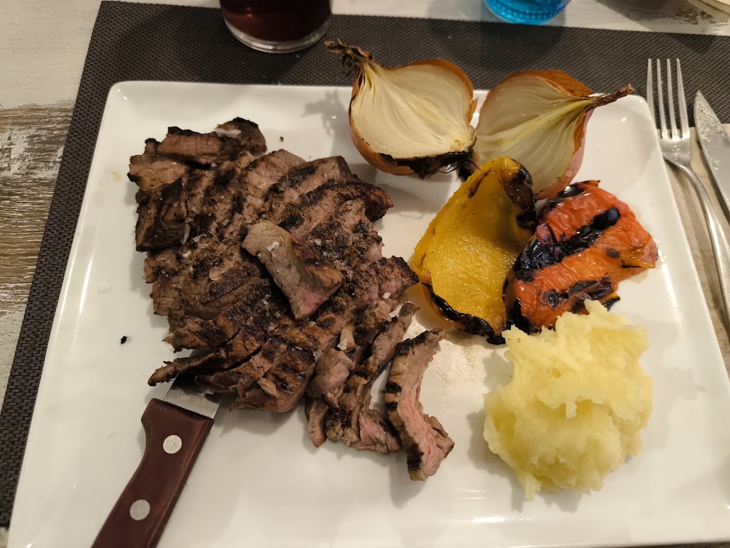 Elio's Burger & grill