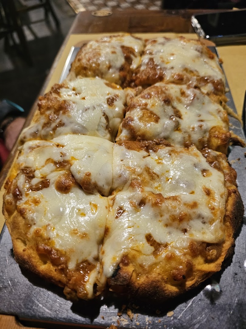 Elliot, Roma