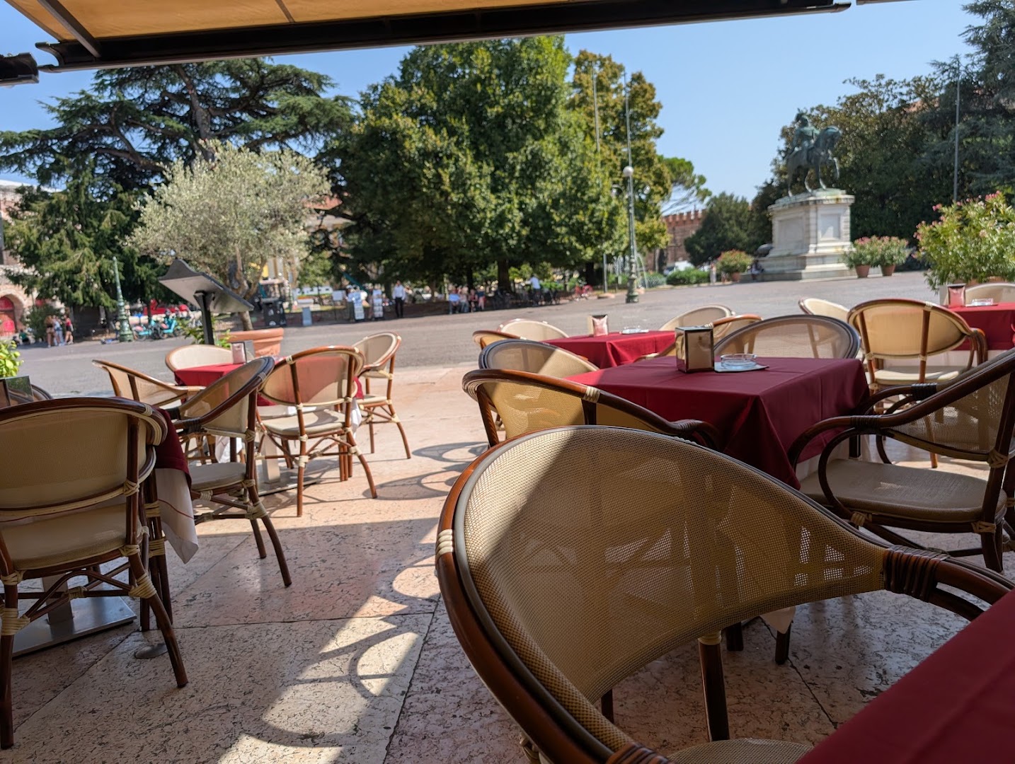 Emanuel Cafe'