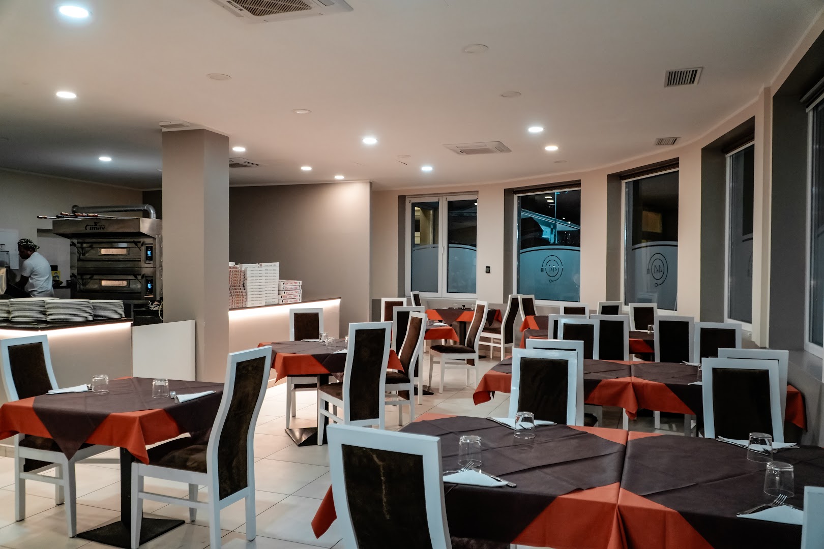 EMILIA 44 - Ristorante Pizzeria Specialità di Carne e Pesce