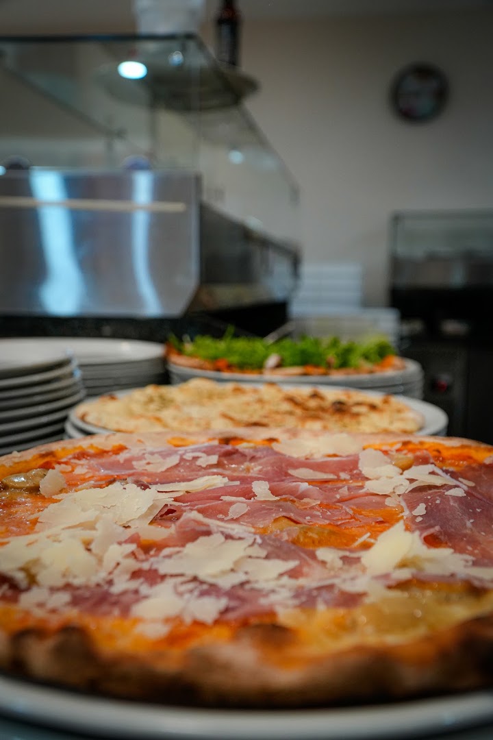 EMILIA 44 - Ristorante Pizzeria Specialità di Carne e Pesce