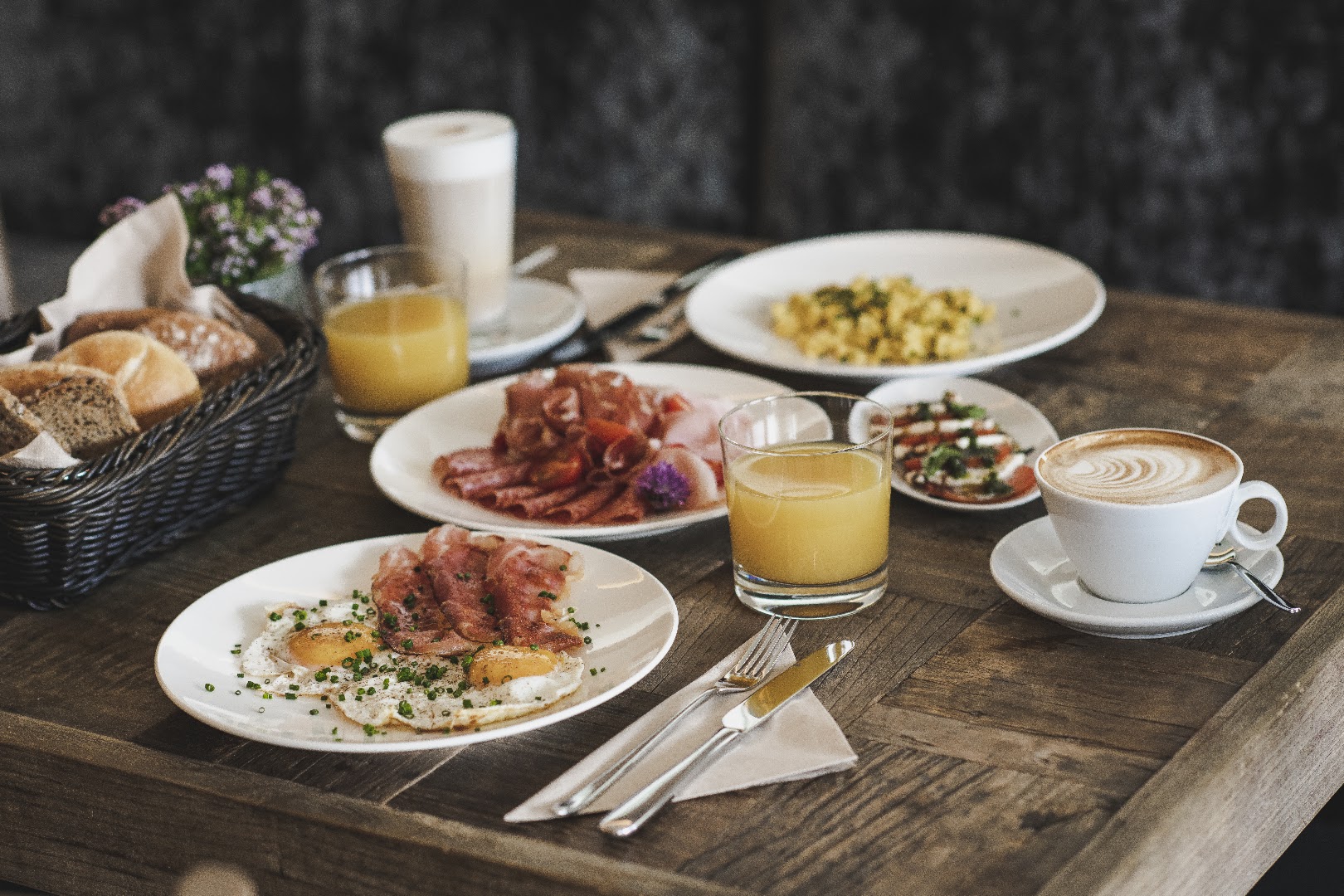 Emmi - Café & Bistro