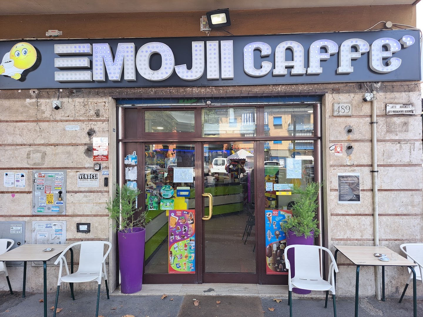Emojii Caffè