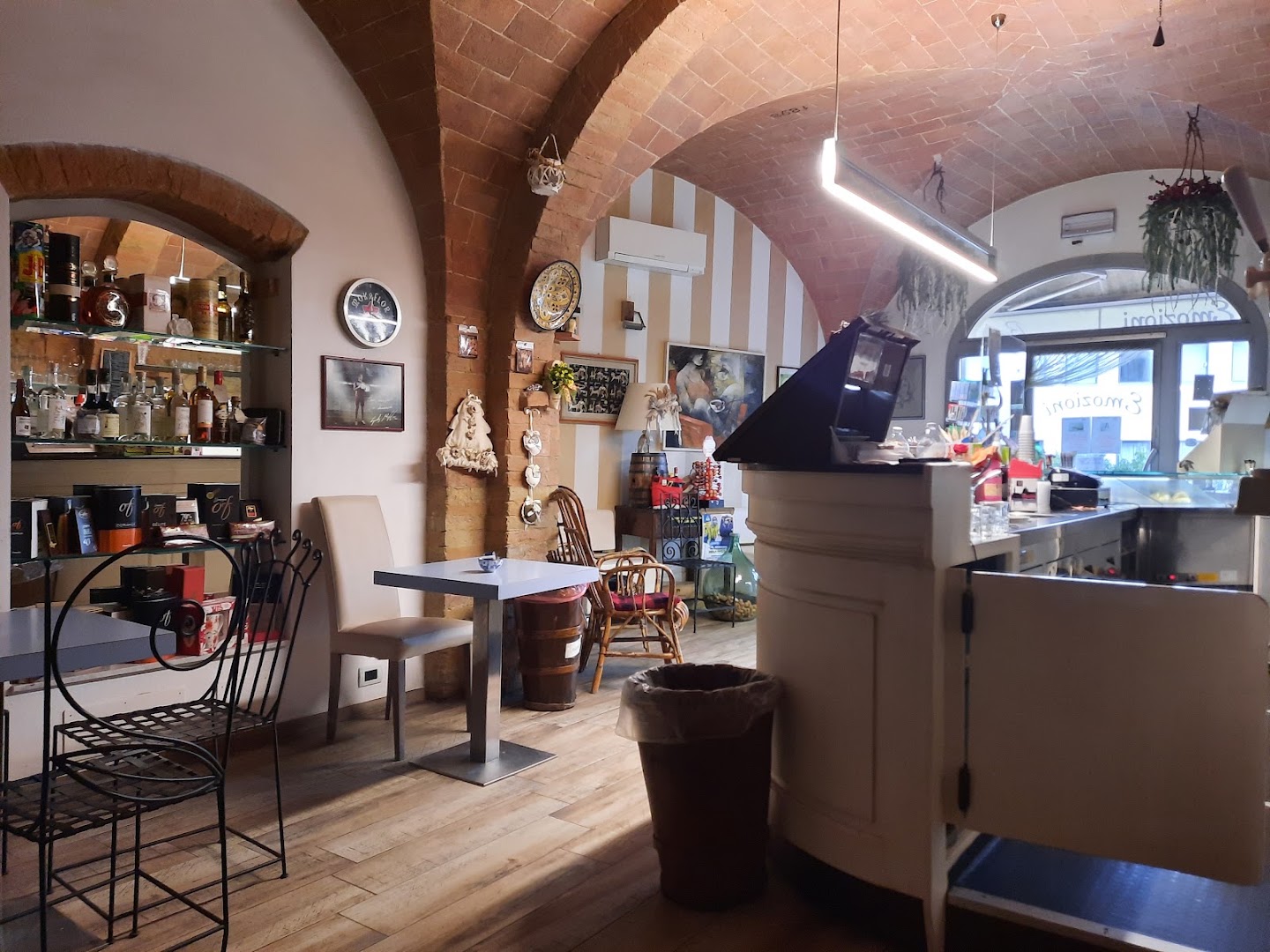 EMOZIONI Wine -Bar