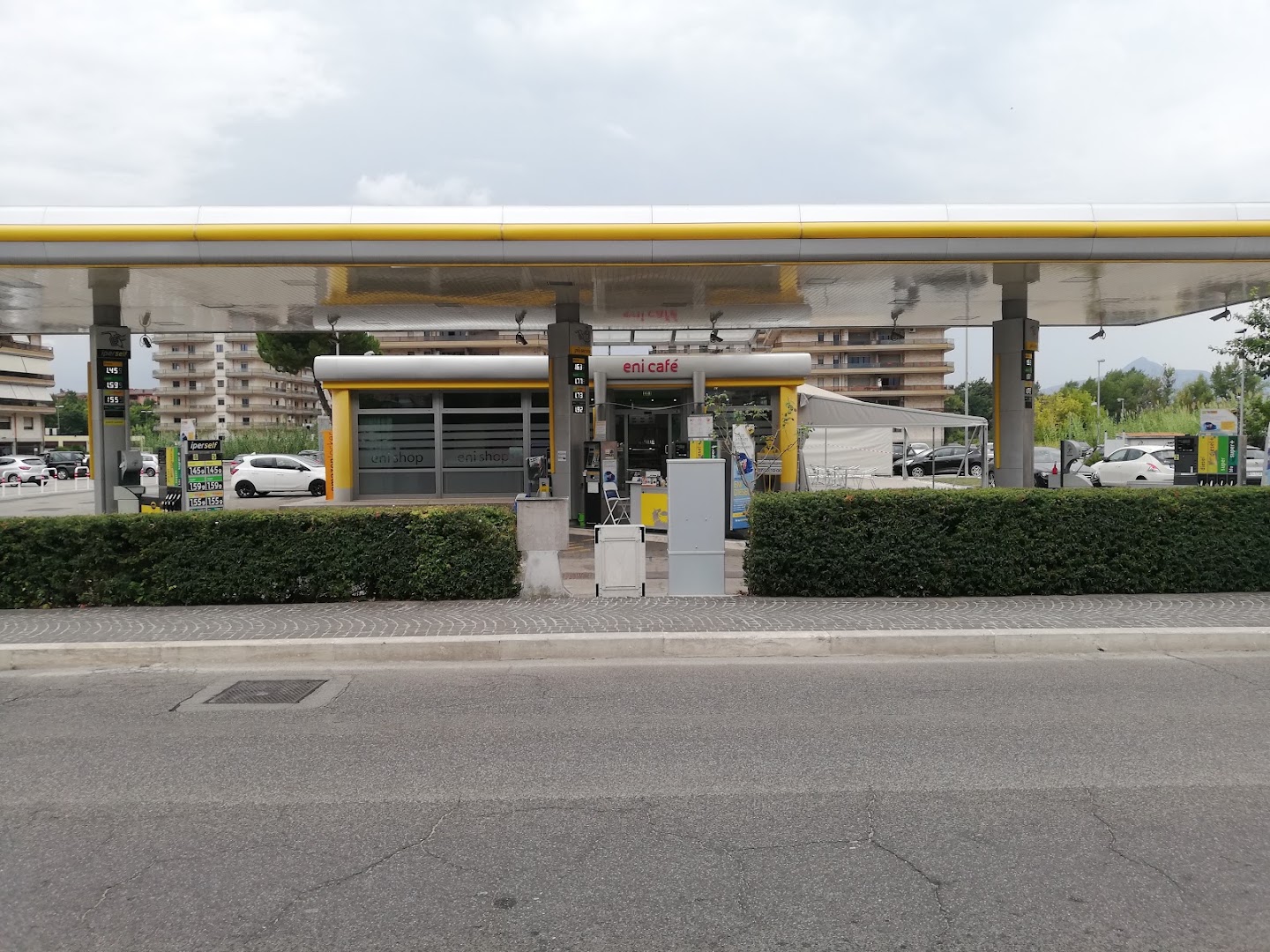 Eni Café e Shop Bar Tavola Calda Autolavaggio