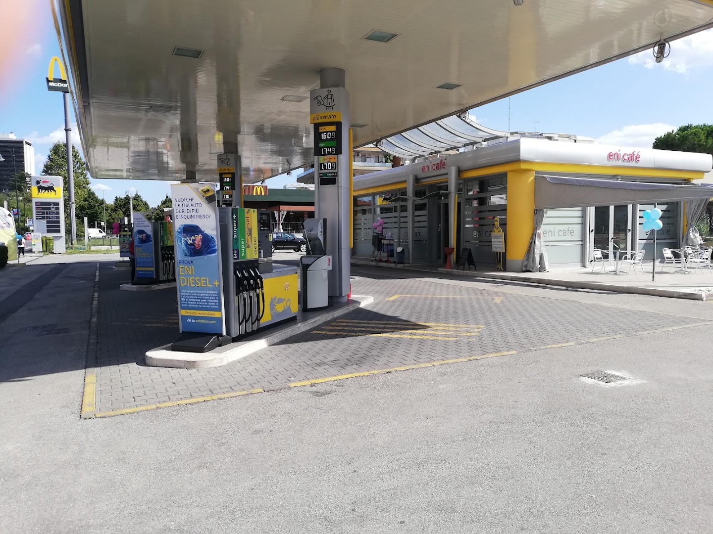 Eni Café e Shop Bar Tavola Calda Autolavaggio