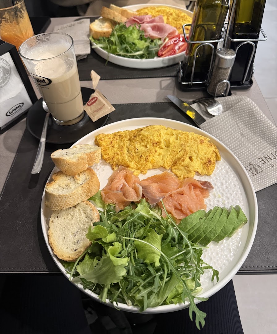 Enjoy Bistro - Restaurant - Bar