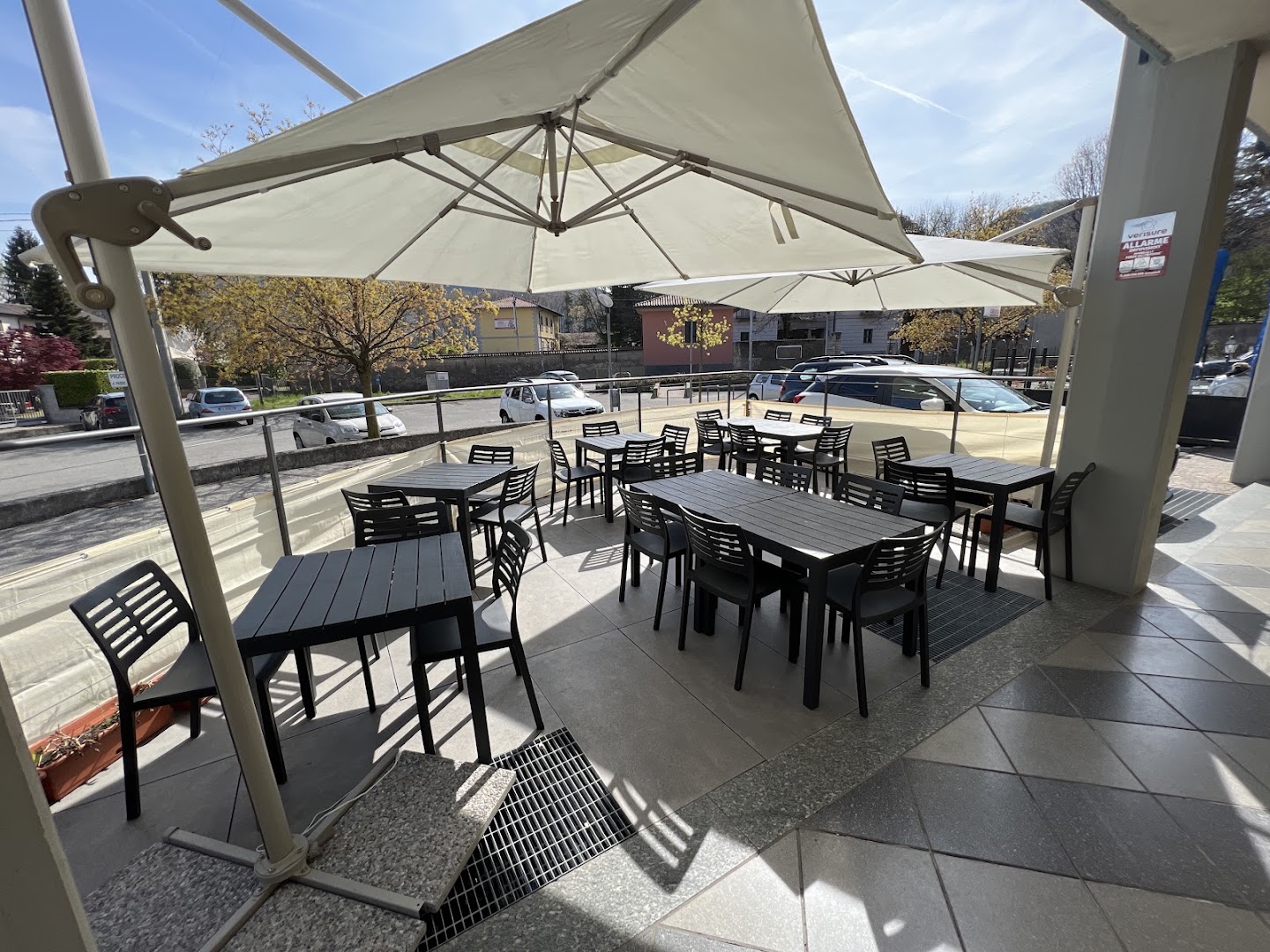 Enoteca Divine Follie/ Bar Vineria/ Birreria/Aperitivi