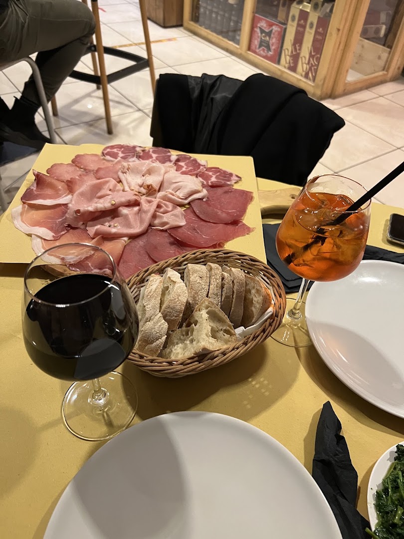 Enoteca il Tino, Curti