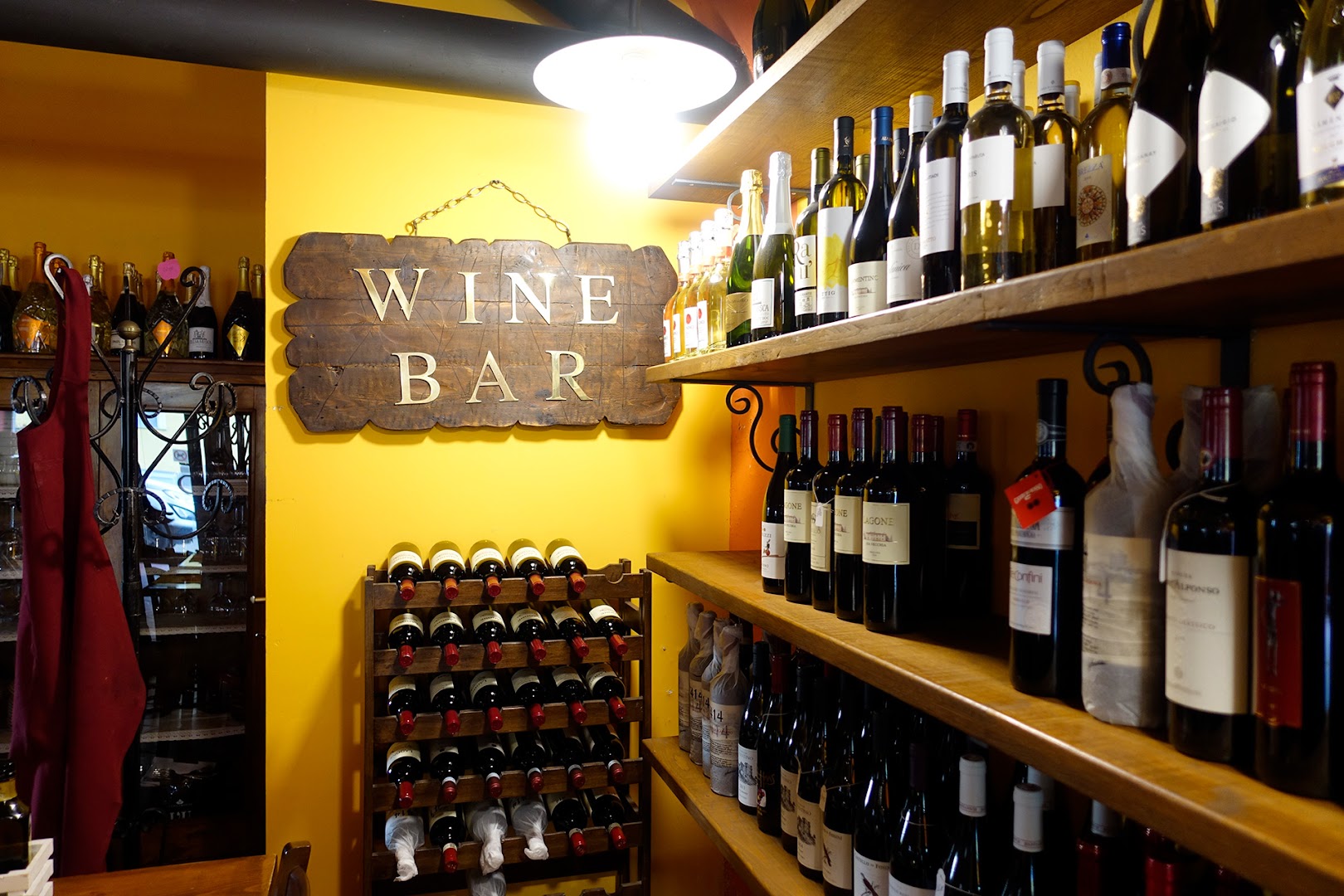 Enoteca l'Angolo Wine Shop