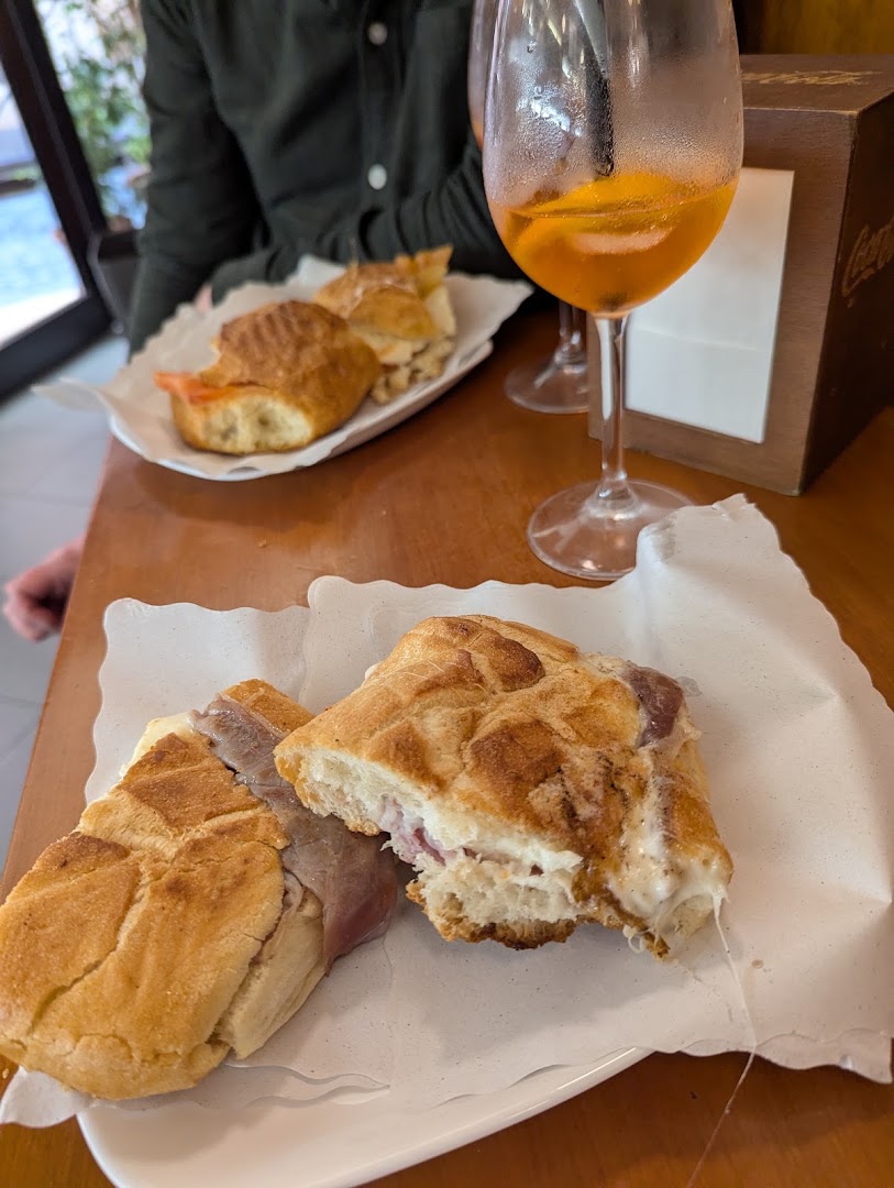Enzo's Bar