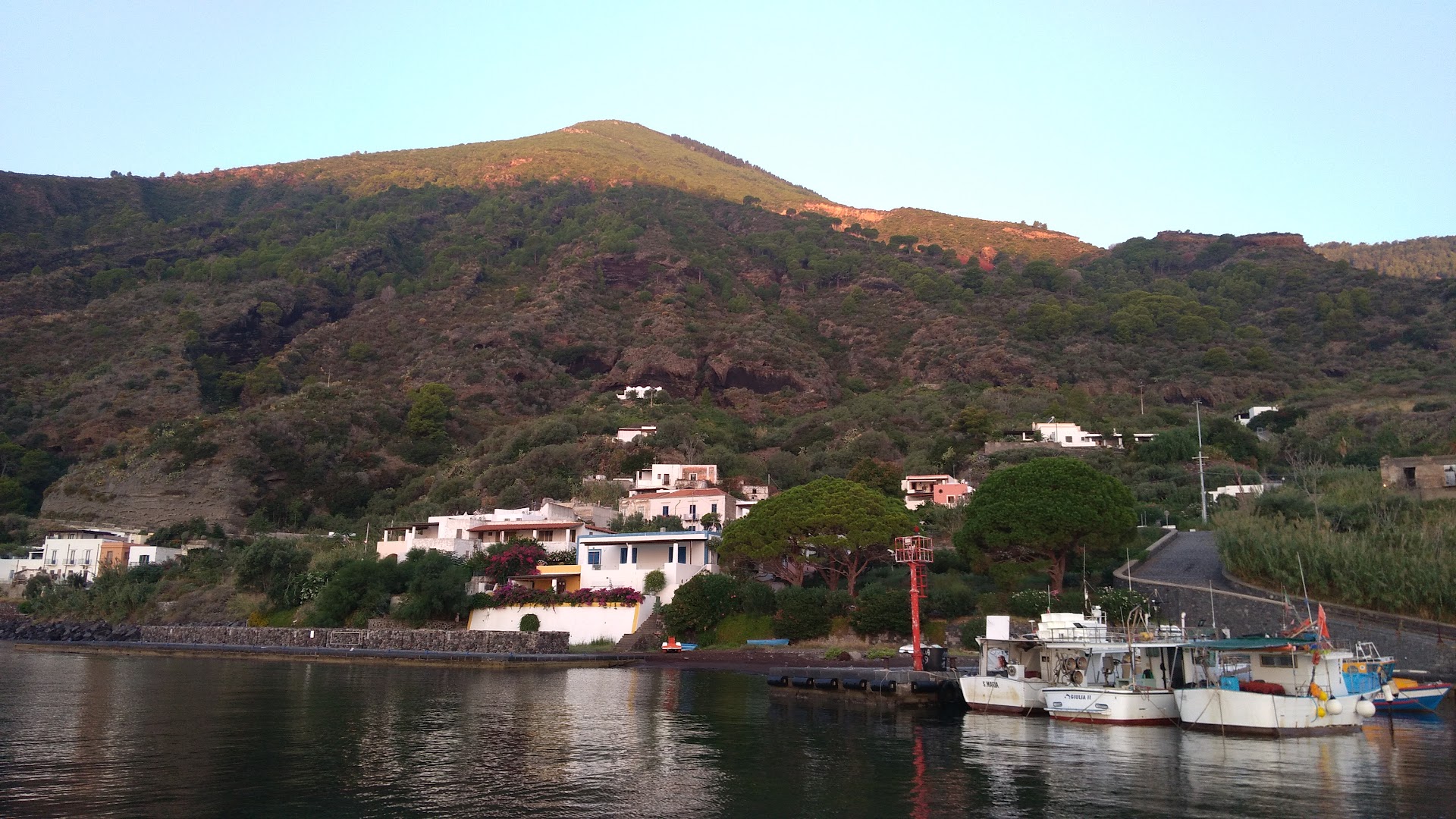 Eolmare Ormeggio e Posti Barca Lipari VHF09