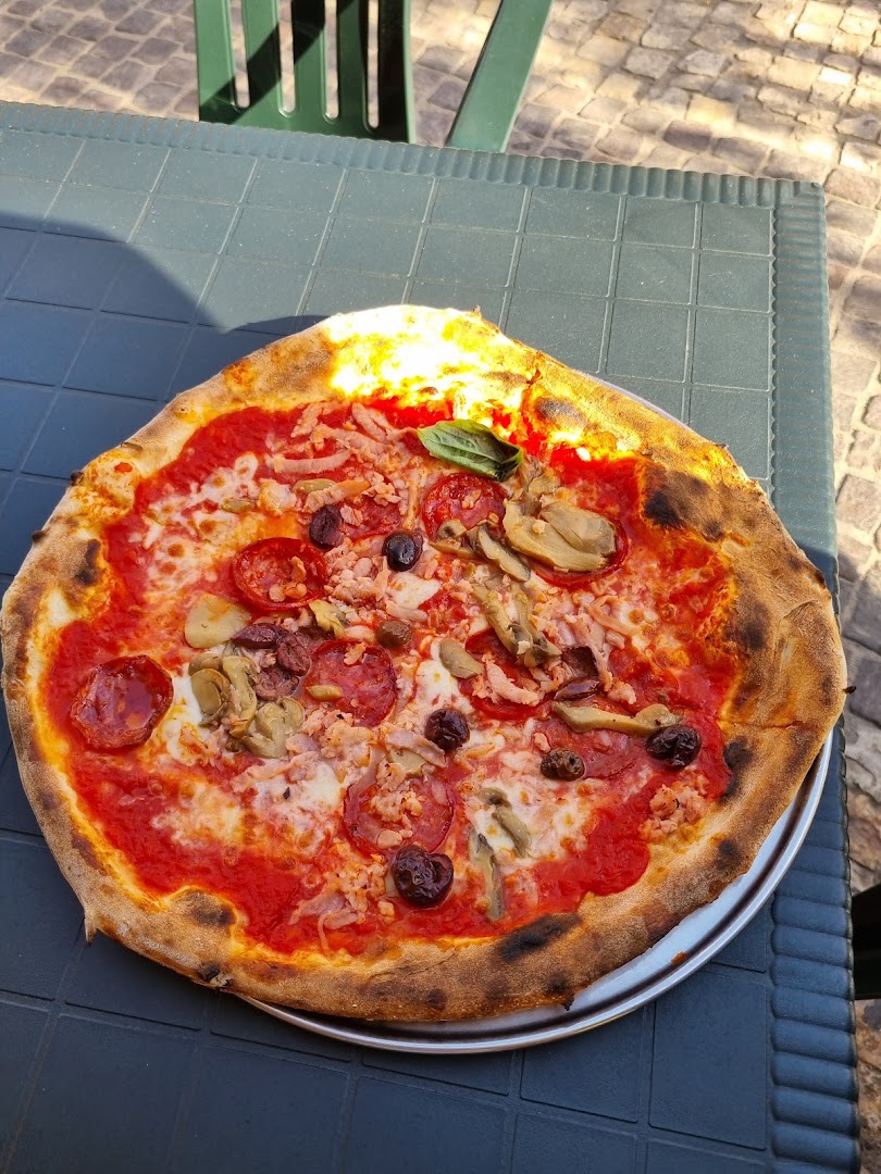 Erny's Pizza