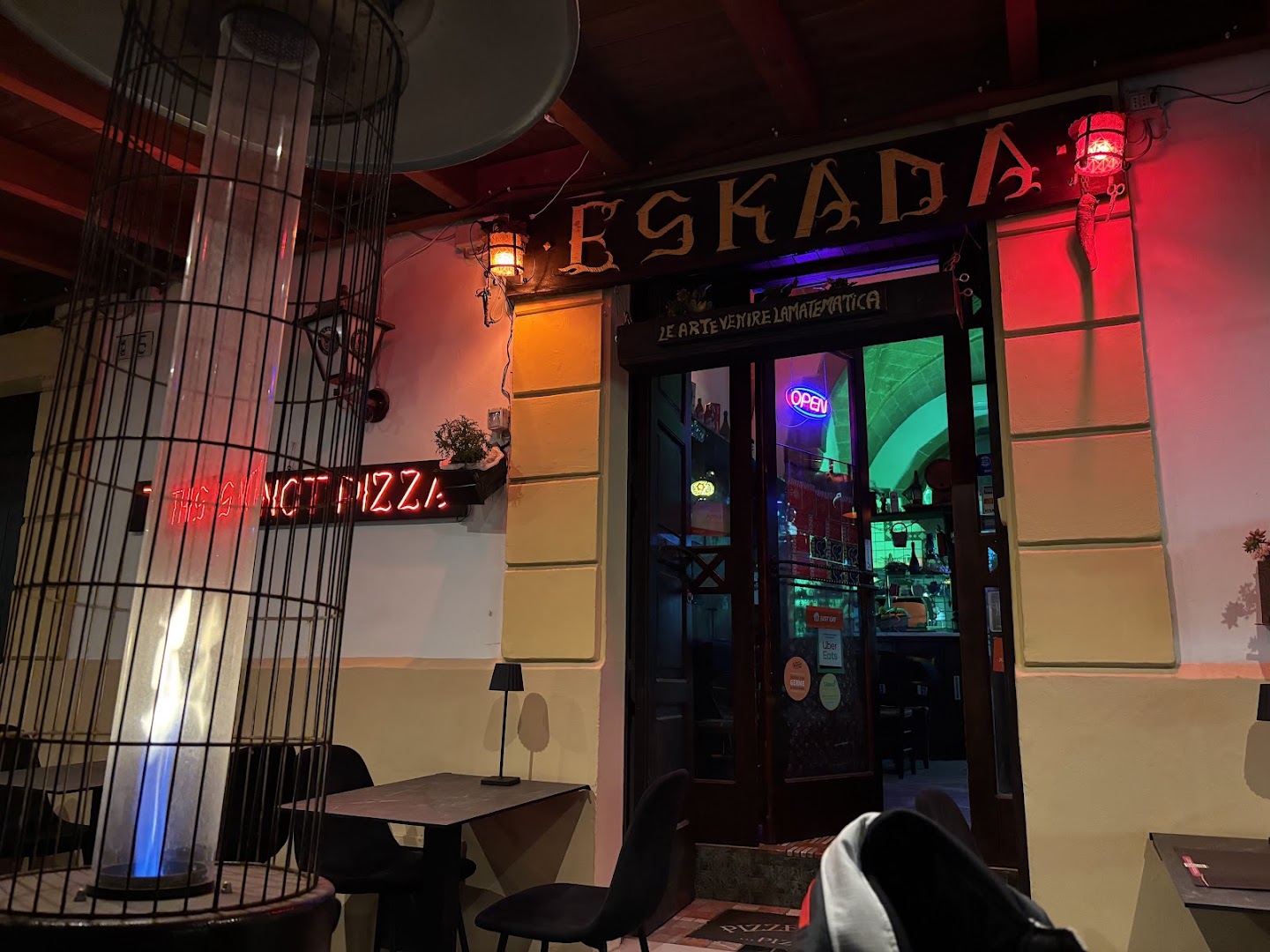 Eskada. Pizze & Sfizi...forno a legna
