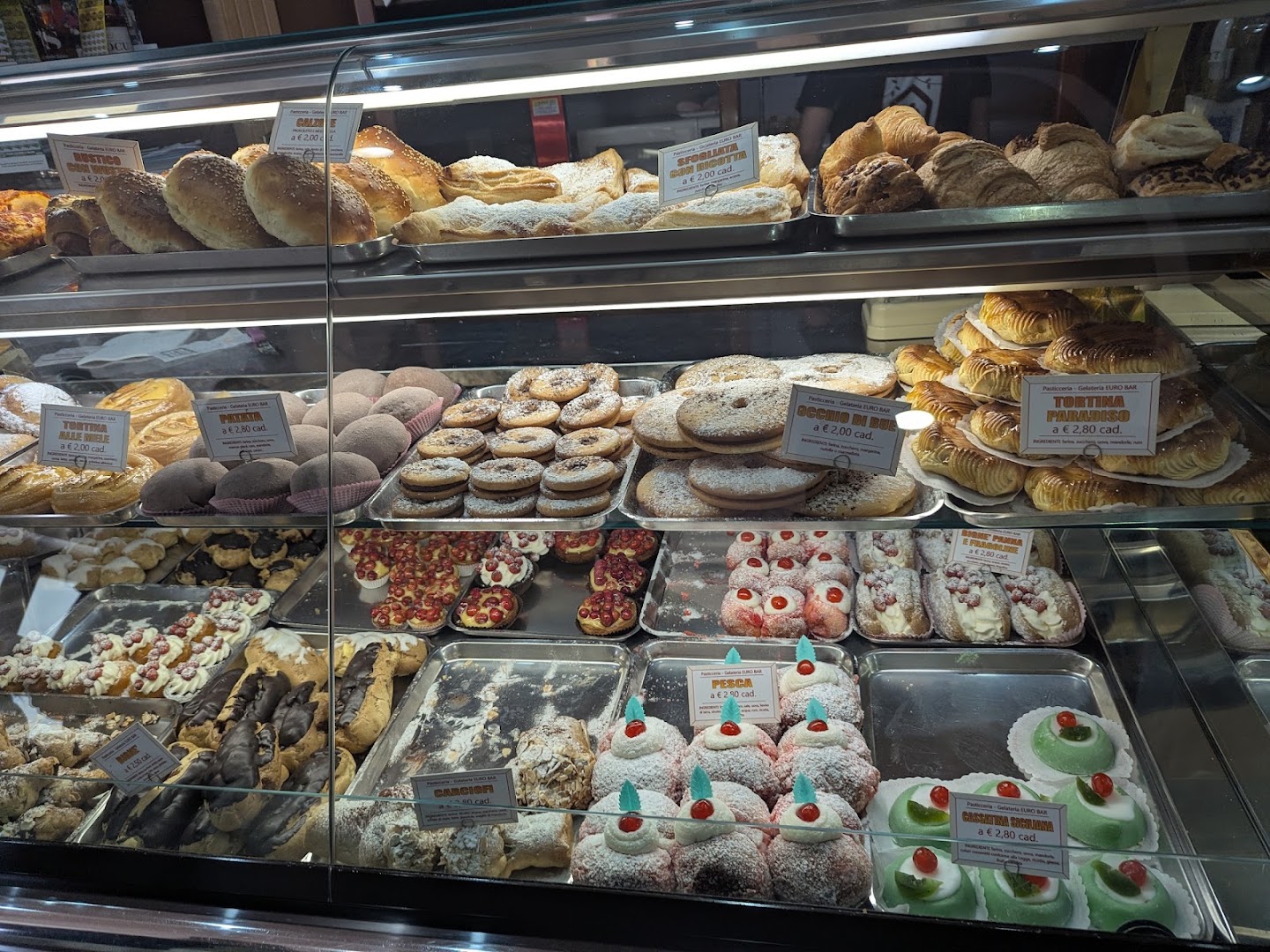 Euro Bar cannoli siciliani