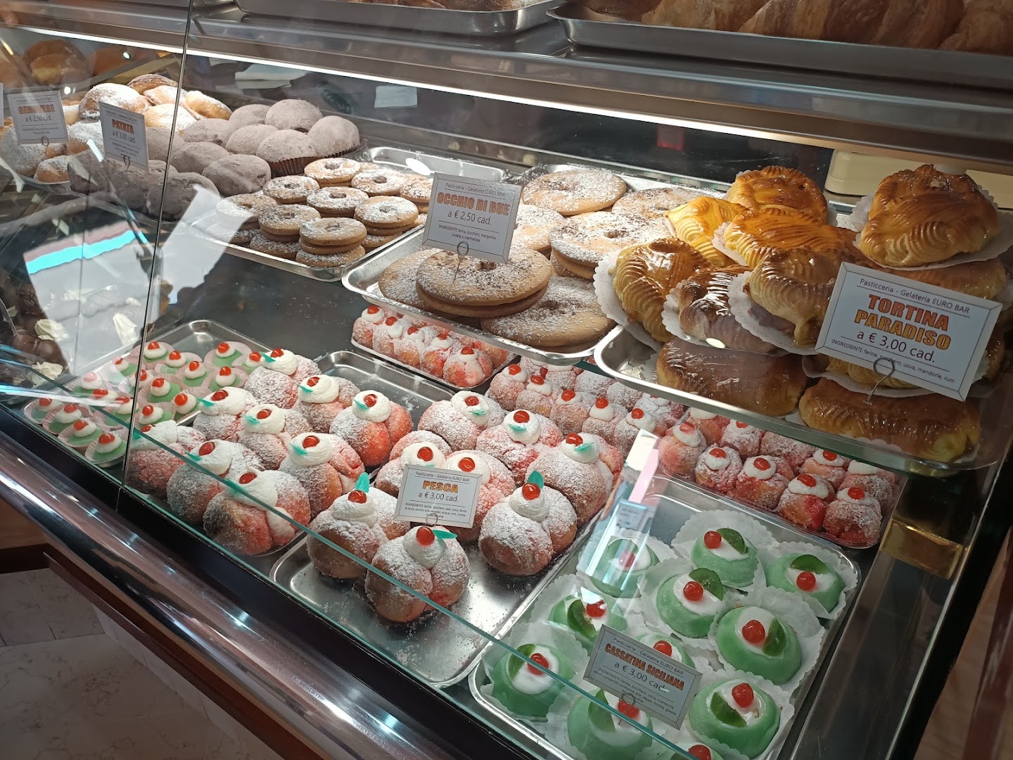 Euro Bar cannoli siciliani