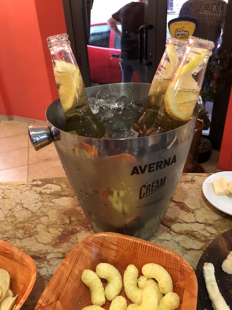 Famil Bar di Li Shaoming, Milano