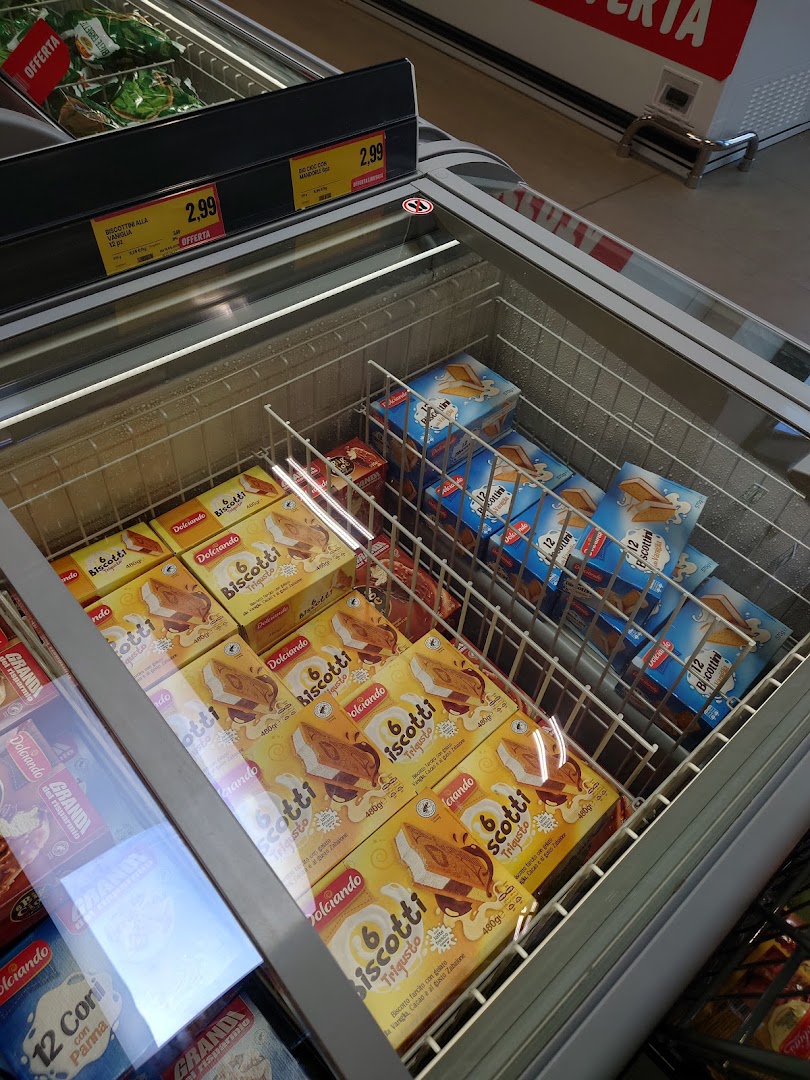 Famila Superstore