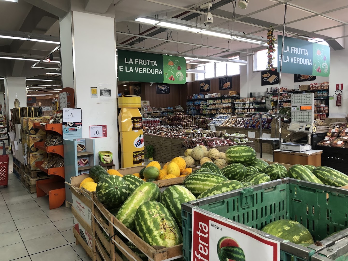 Famila Superstore