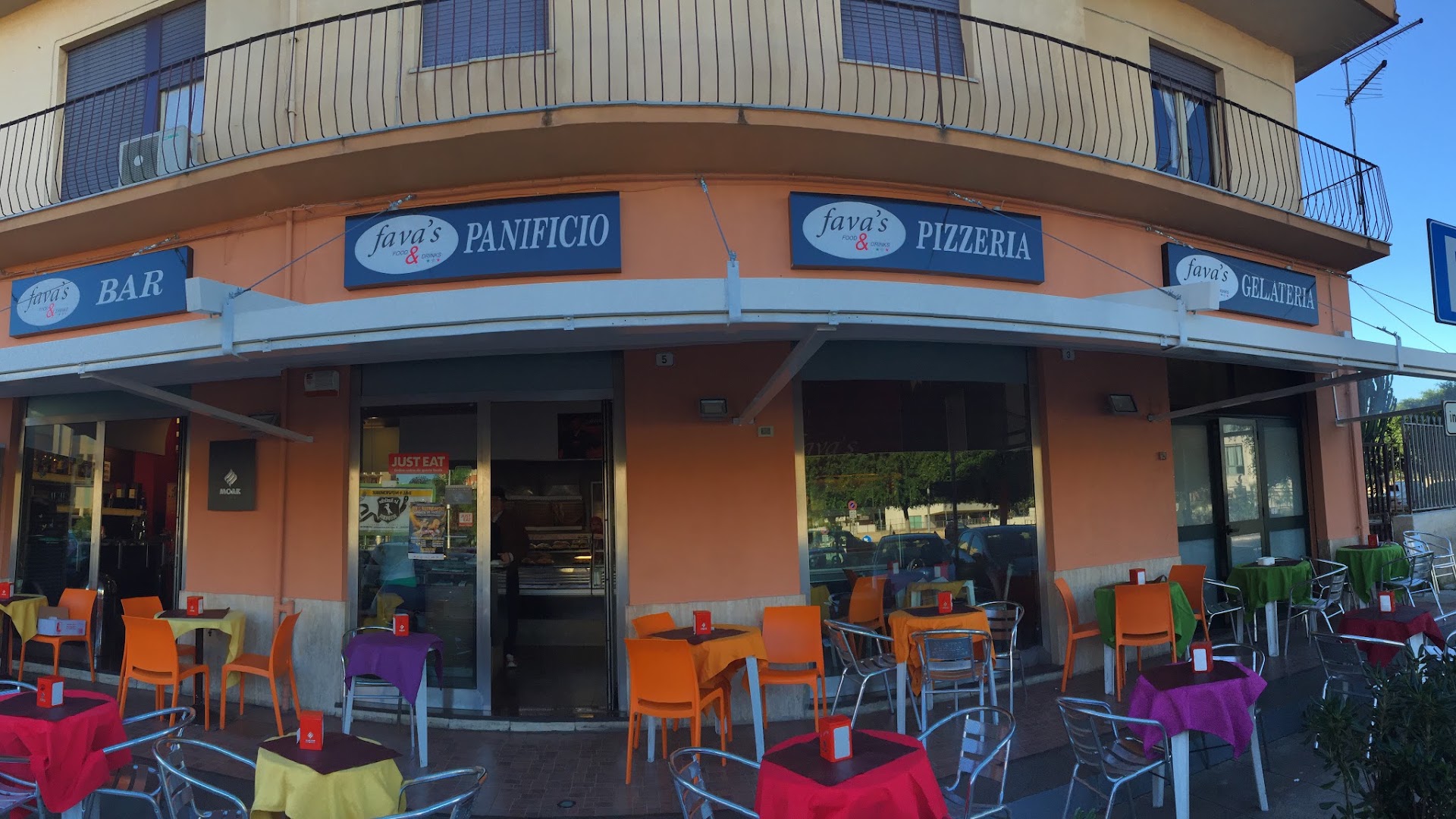 Fava's Food & Drinks