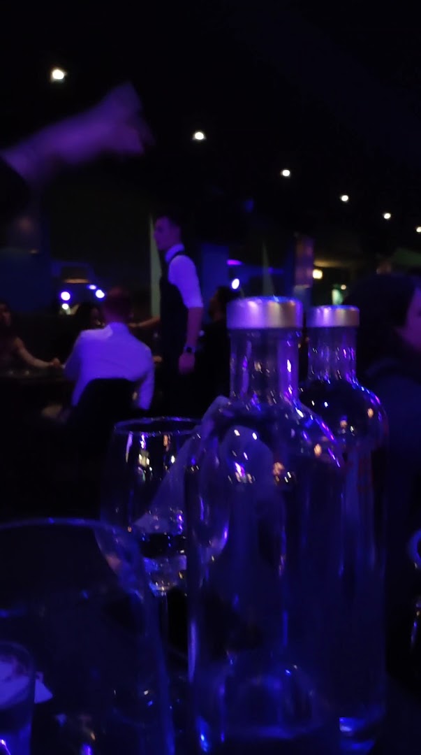 Feel Dinner Show, Food & Lounge