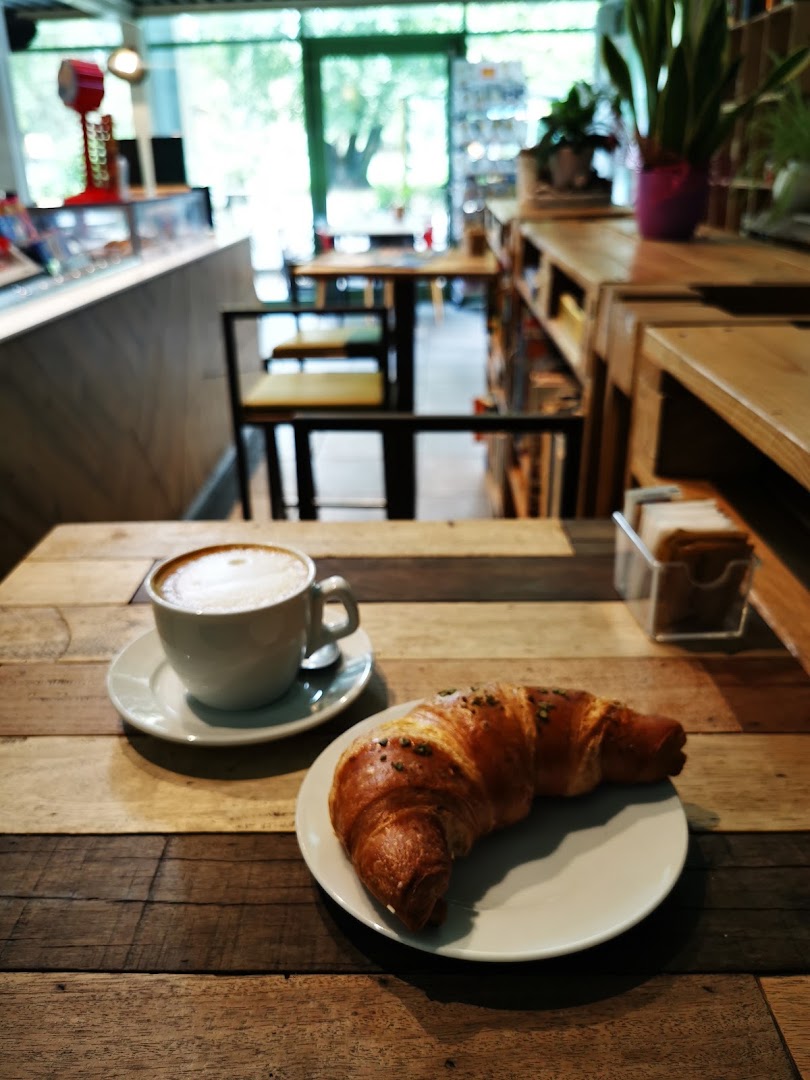 Feel Rouge Café