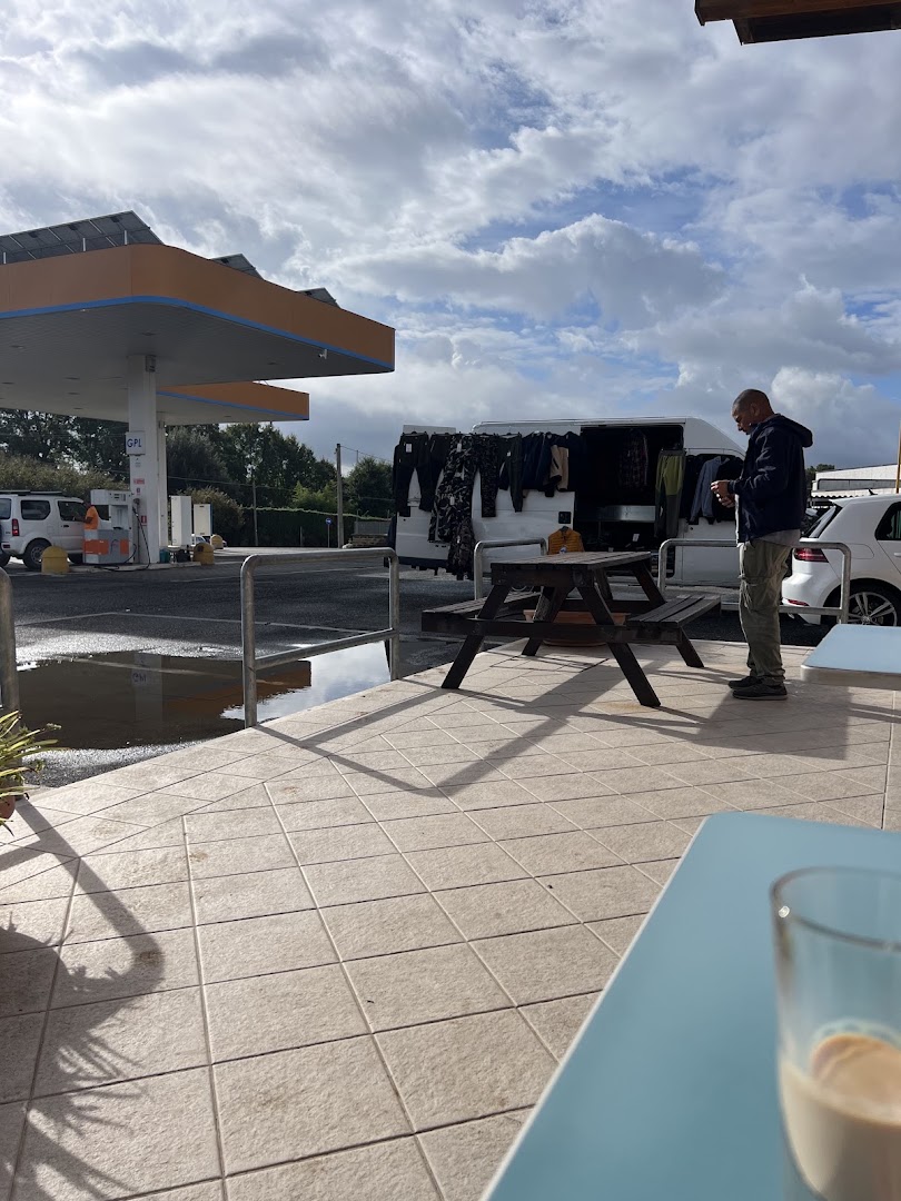 Felgas Bar & Grill
