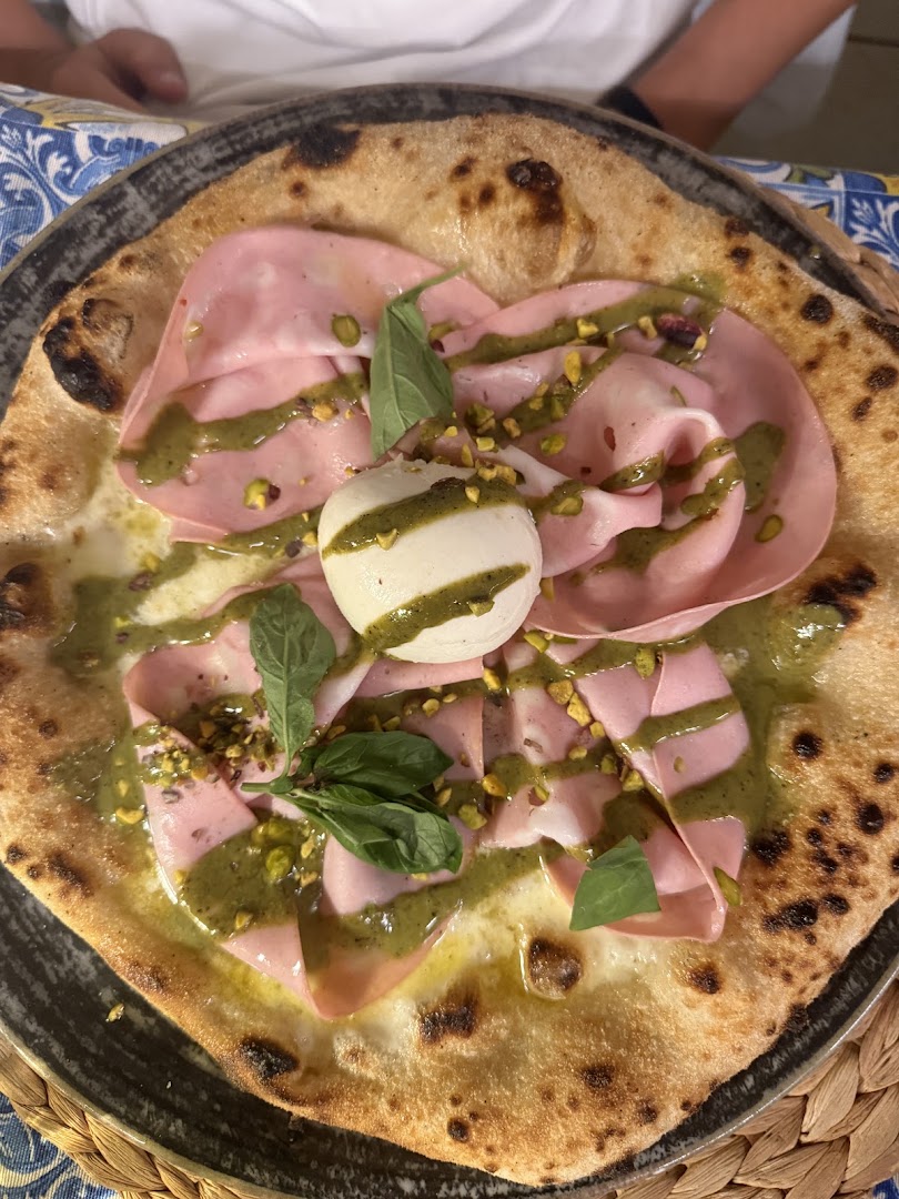 Ferrara gusto e passione, ristorante a base di pesce , pizzeria napoletana e conteporanea