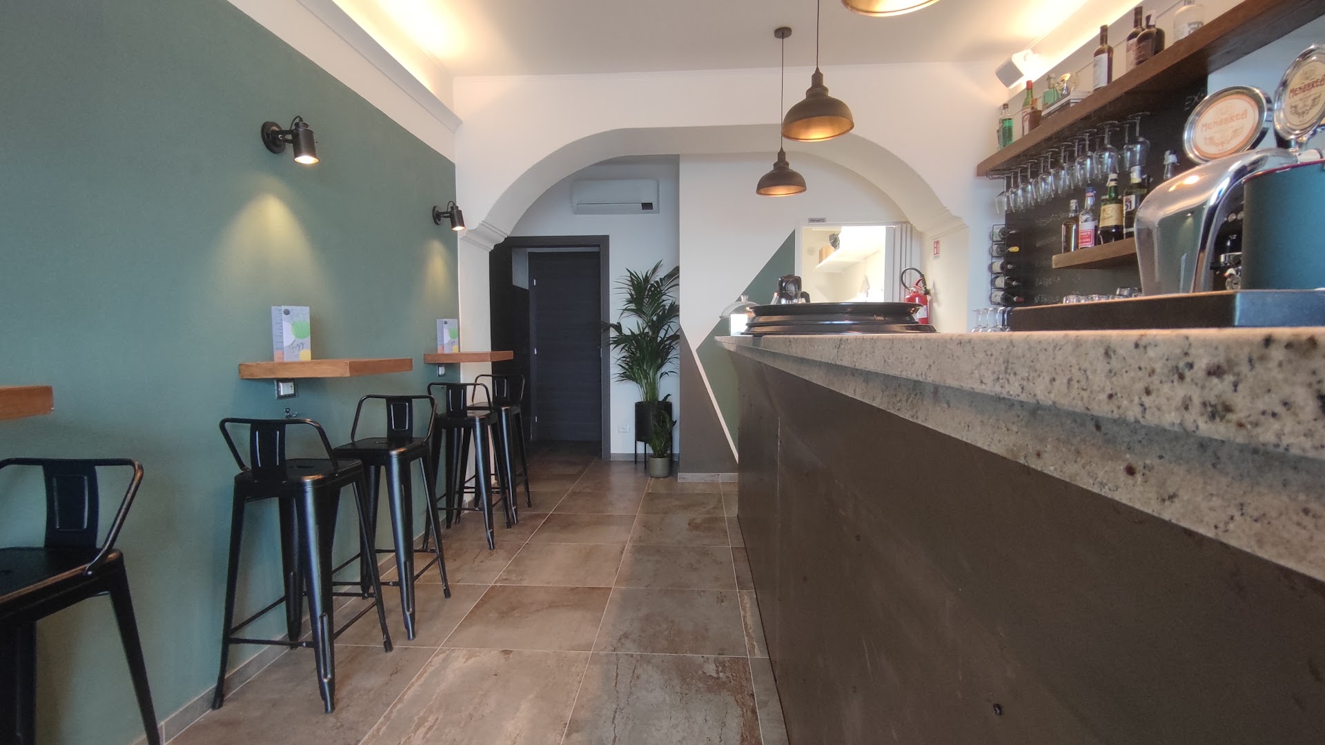 Fizz - Cocktail & Snack Bar
