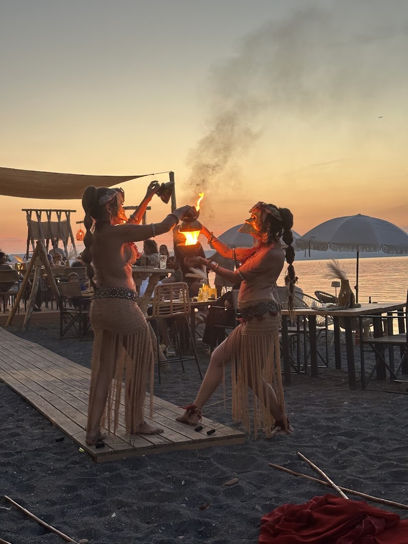 Flo Beach Club
