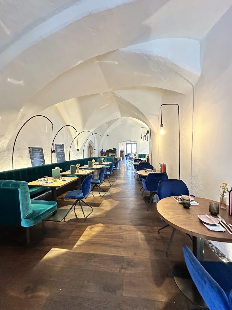 flurin - Bar, Restaurant & Suites