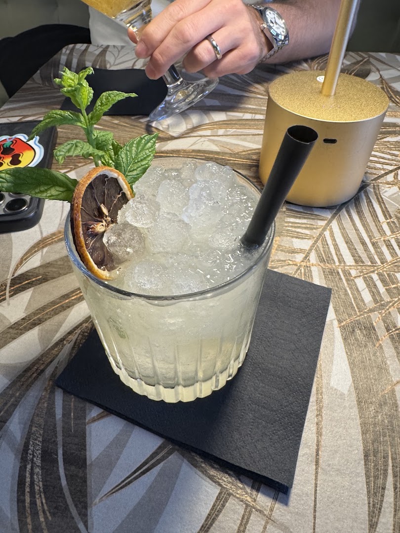 Folium - Breakfast & Aperitif