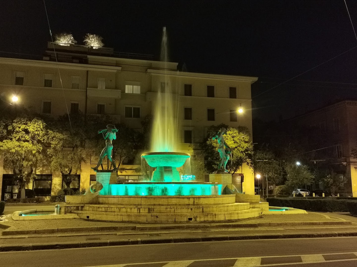 Fontana dei fiumi Secchia e Panaro, Modena