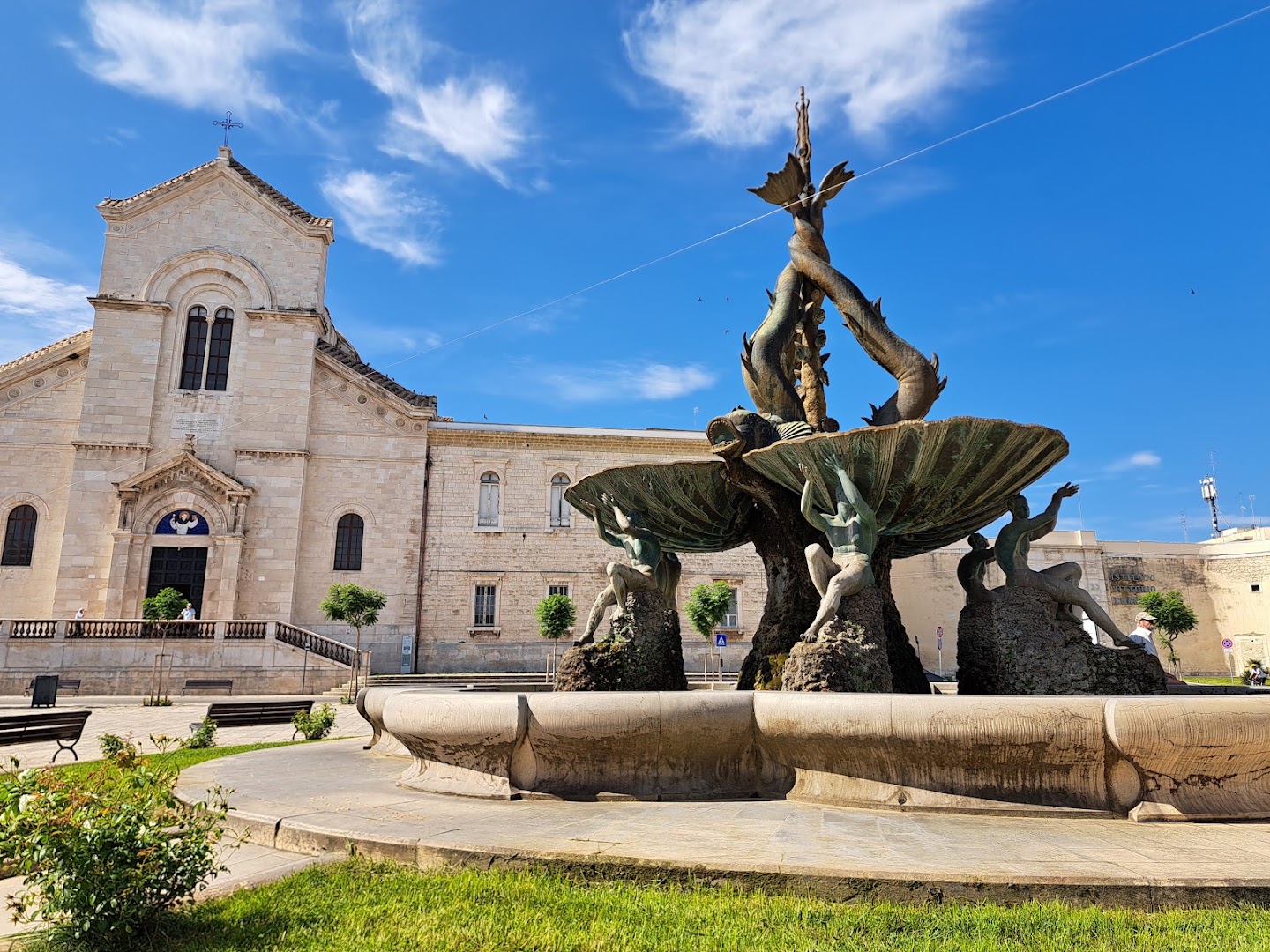 Fontana dei Tritoni, Giovinazzo